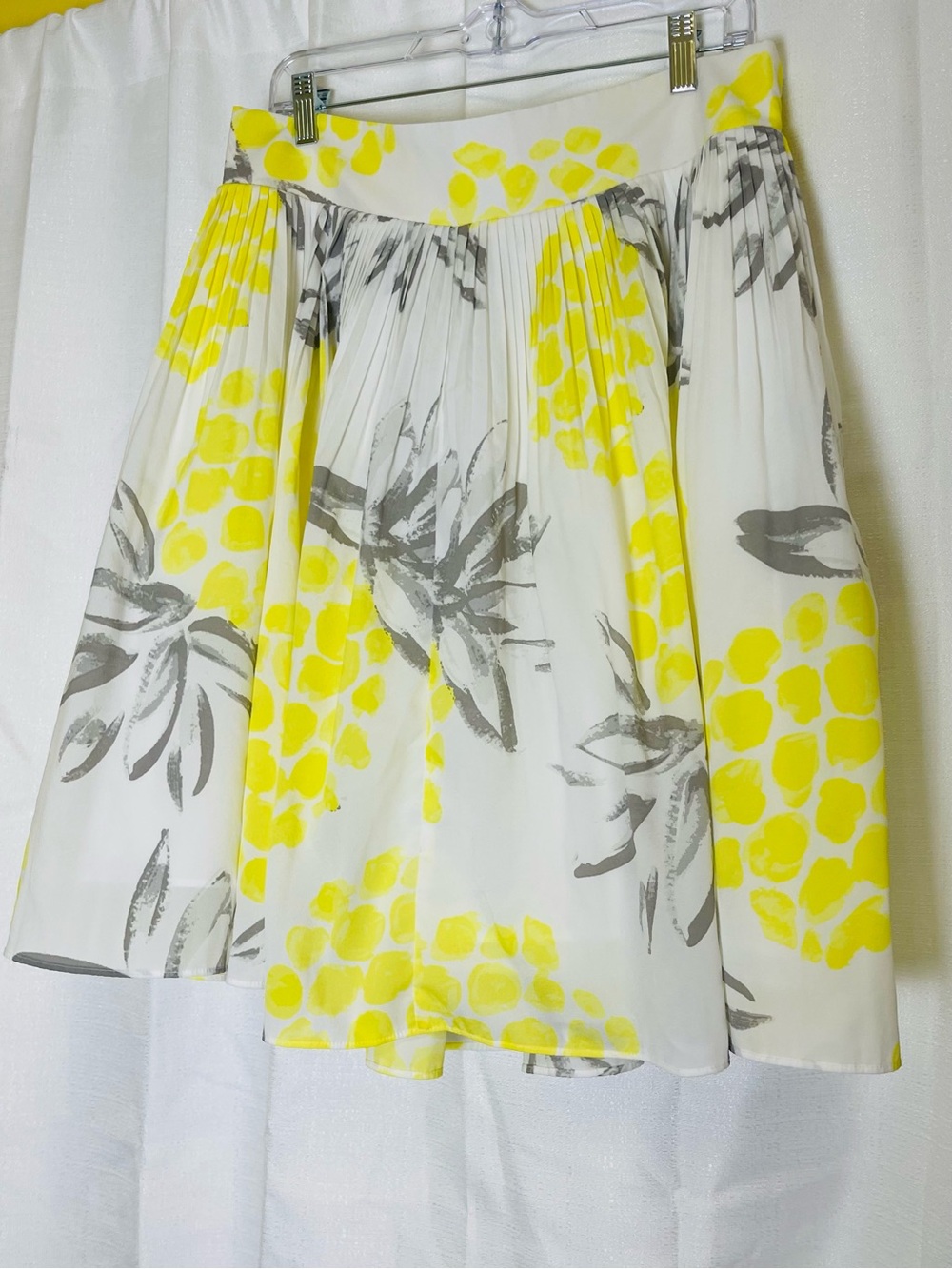 Merona White Pleated Skirt with Yellow and Gray Floral Print